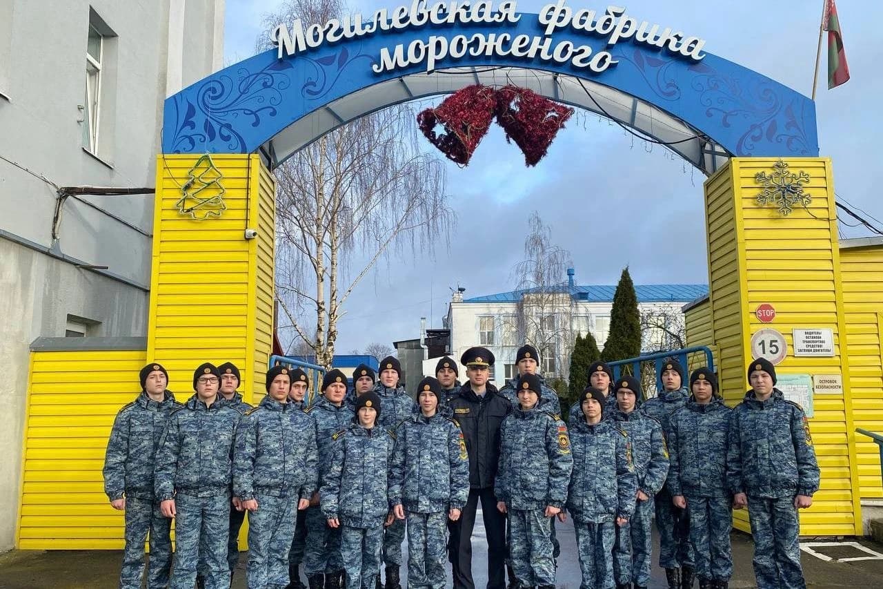 Воспитанники Могилевского лицея МВД побывали на одном из самых сладких производств региона - Могилевской фабрике мороженого