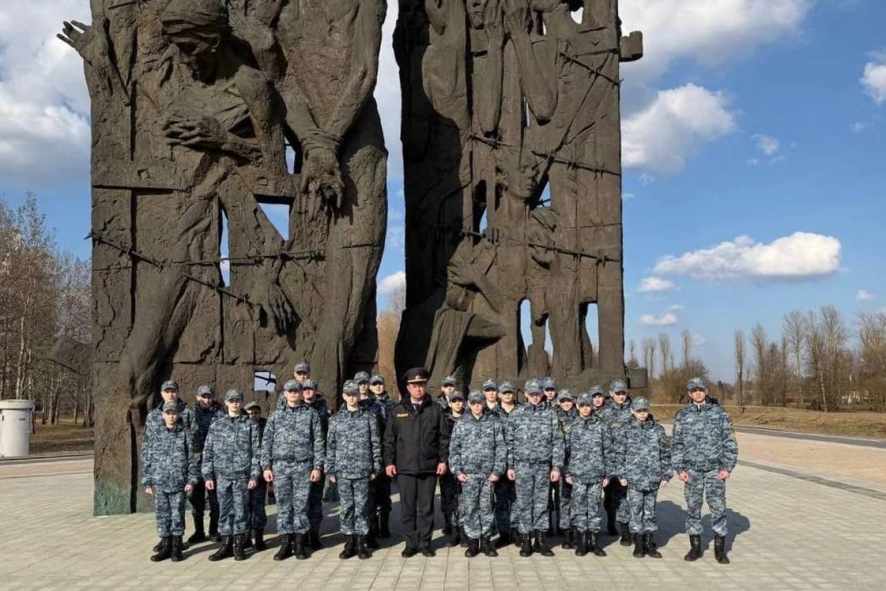 Воспитанники Могилевского лицея МВД посетили мемориальный комплекс «Тростенец»