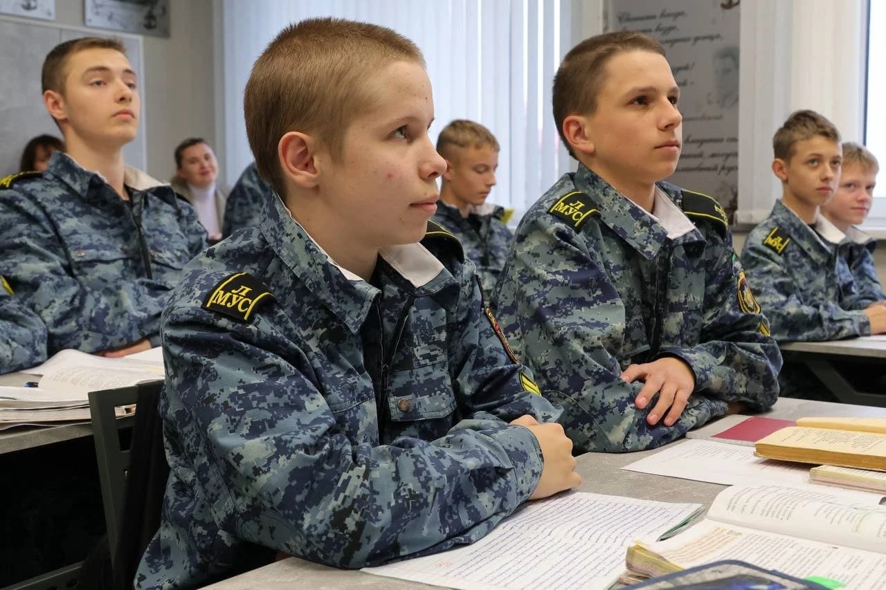 В рамках предметной недели в 9 «Б» классе состоялся открытый урок по литературе, посвящённый А.С. Грибоедову и его бессмертной комедии «Горе от ума»
