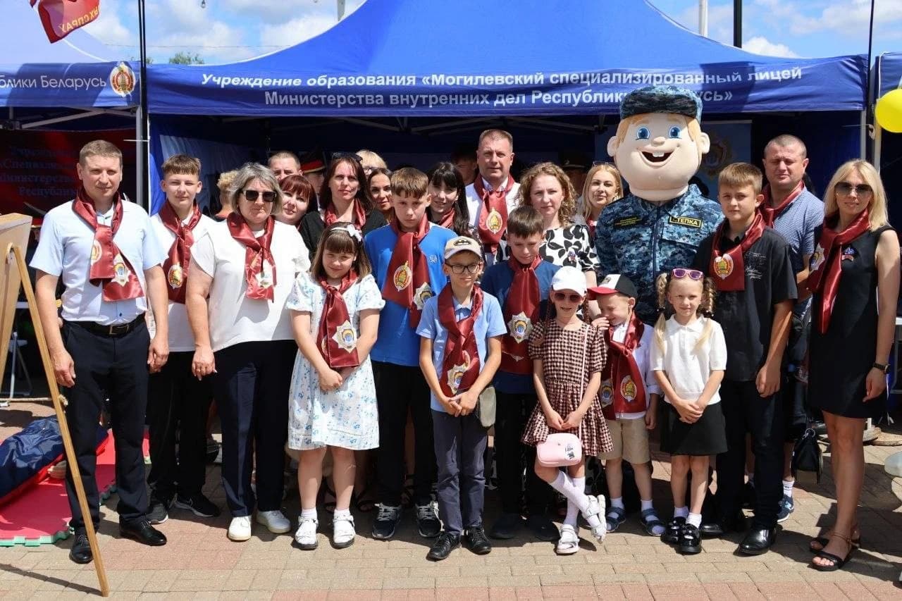 ФОТОФАКТ: делегация Могилевского лицея МВД на летнем фестивале «Славянский базар» в Витебске