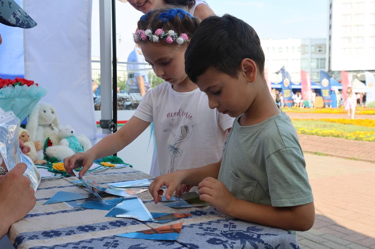 v-ramkah-festivalya-slavyanskiy-bazar-v-vitebske-mogilevskiy-litsey-mvd-aktivno-uchastvuet-v-aktsii-ministerstva-vnutrennih-del-za-bezopasnost-vmeste-uzhe-tretiy-den-predstavlyaya-svoyu-proforientatsionnuyu-lokatsiyu4.jpg