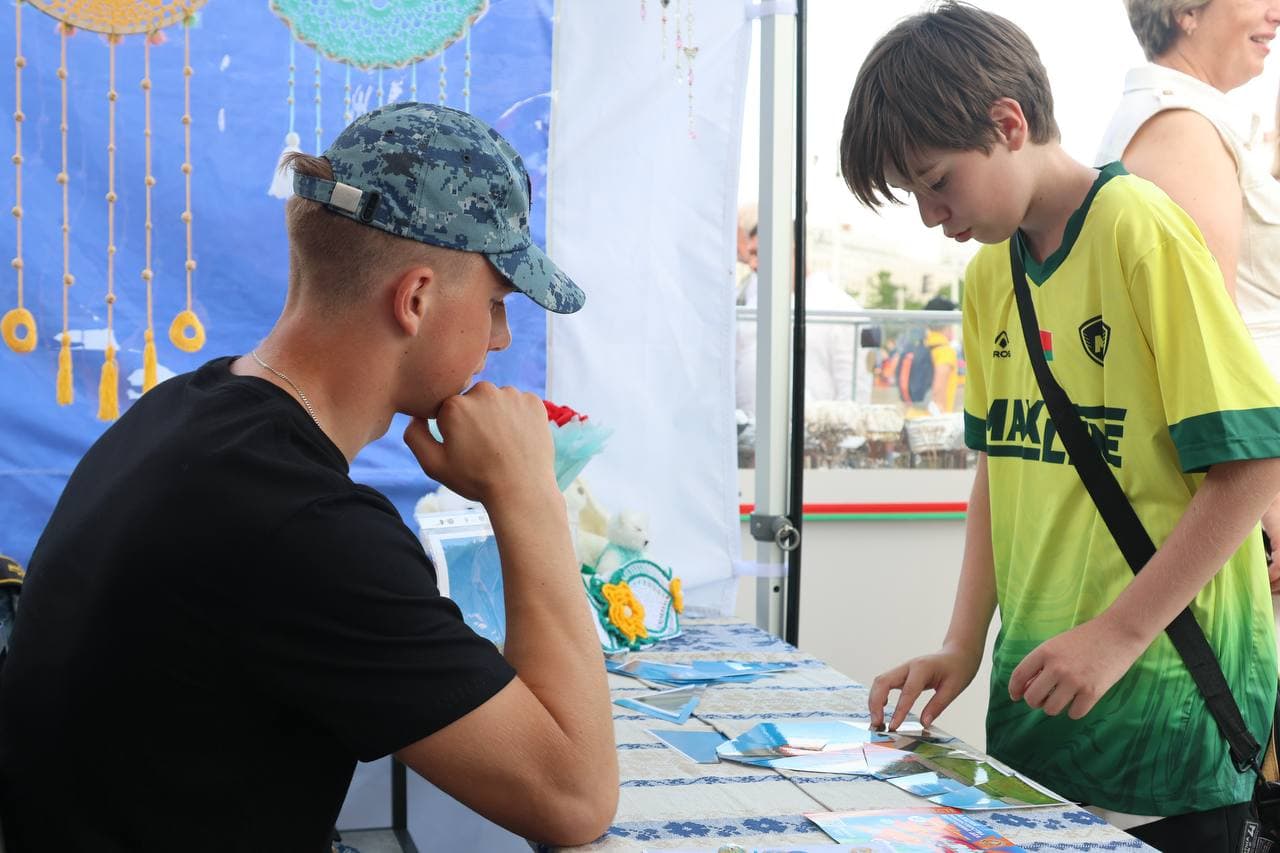 v-ramkah-festivalya-slavyanskiy-bazar-v-vitebske-mogilevskiy-litsey-mvd-aktivno-uchastvuet-v-aktsii-ministerstva-vnutrennih-del-za-bezopasnost-vmeste-uzhe-tretiy-den-predstavlyaya-svoyu-proforientatsionnuyu-lokatsiyu5.jpg
