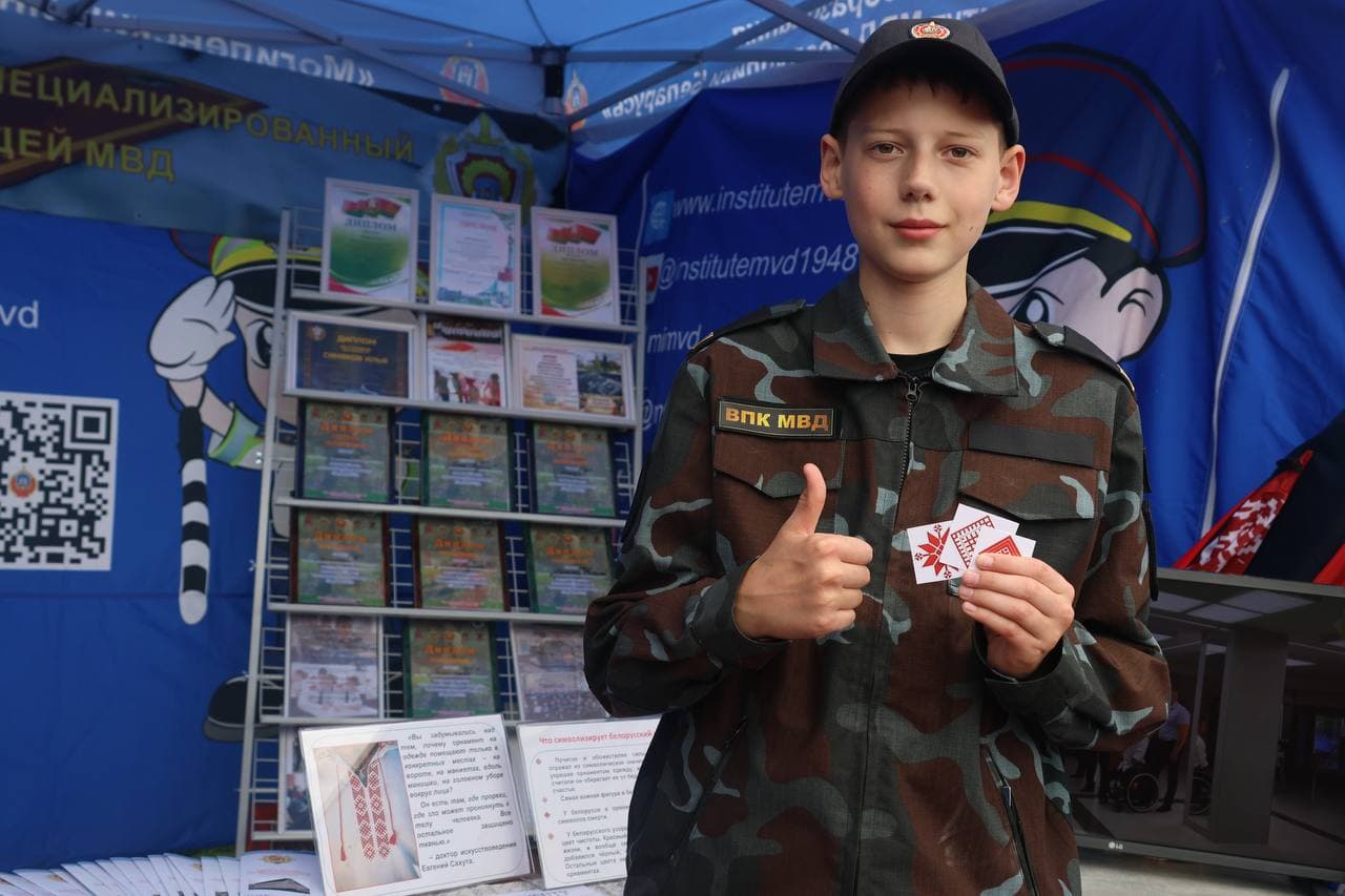 fotofakt-delegatsiya-mogilevskogo-litseya-mvd-prinyala-uchastie-v-torzhestvennom-otkrytii-voenno-patrioticheskoy-igry-zarnitsa4.jpg