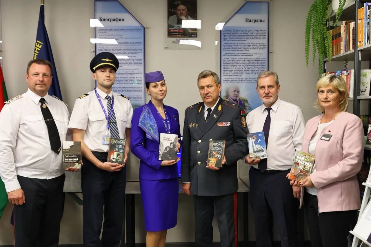photo_5242543240664259263_y.jpg Библиотека Могилевского лицея МВД пополнилась книгами Николая Чергинца