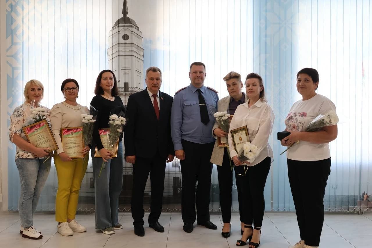 photo_5359504906756684219_y.jpg Напярэдадні Дня медыцынскага работніка ў Магілёўскім ліцэі МУС ушаноўвалі медработнікаў установы адукацыі