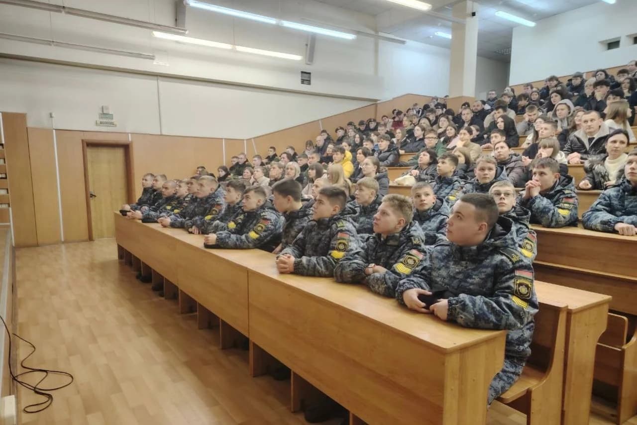 photo_5244897389548604850_y.jpg Выхаванцы Магілёўскага ліцэя МУС наведалі дзень адчыненых дзвярэй у Акадэміі МУС