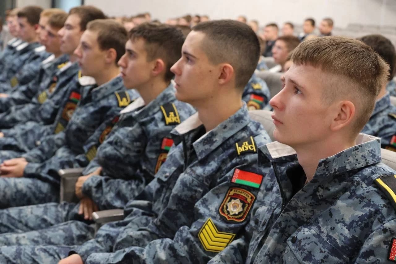photo_5341583803530551908_y.jpg В Могилевском лицее МВД состоялась встреча с сотрудником уголовного розыска