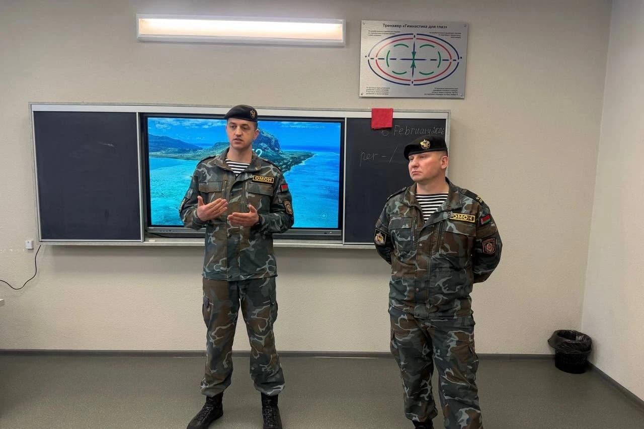 1.jpg Сотрудники ОМОН ГУВД Мингорисполкома провели профориентационную встречу в лицее