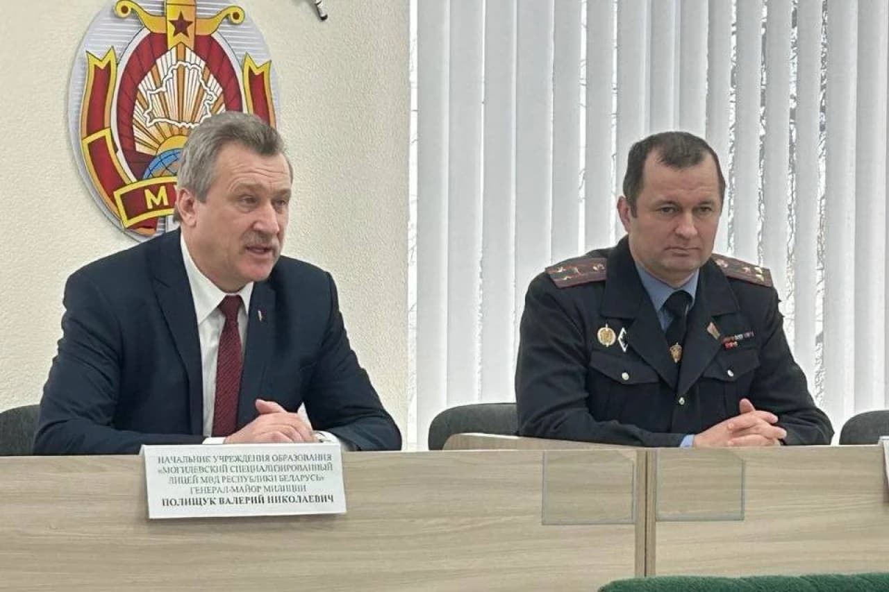 5240144265206240694.jpg В рамках Единого дня информирования начальник Могилевского лицея МВД Валерий Полищук провел встречу с личным составом Кормянского РОВД Гомельской области