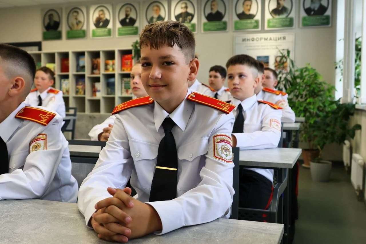 photo_5238101359716935953_y.jpg 1 сентября о всех классах Могилевского лицея МВД состоялся Единый урок под девизом: «Знания сегодня — сила и процветание Беларуси завтра!»