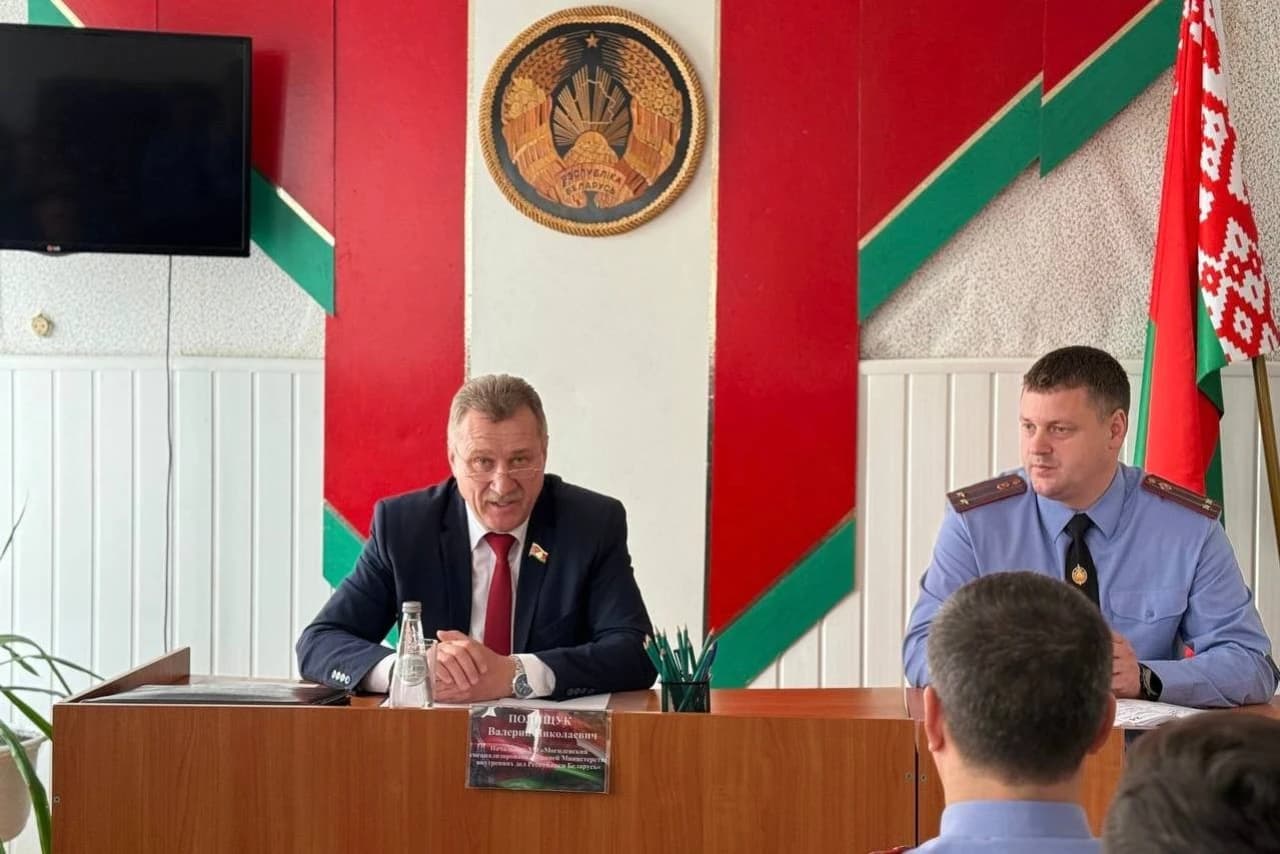 v-klimovichskom-rovd-sostoyalsya-ediniy-den-informirovaniya-v-kotorom-prinyal-uchastie-nachalnik-mogilevskogo-litseya-mvd-valeriy-polishchuk2.jpg v-klimovichskom-rovd-sostoyalsya-ediniy-den-informirovaniya-v-kotorom-prinyal-uchastie-nachalnik-mogilevskogo-litseya-mvd-valeriy-polishchuk2.jpg