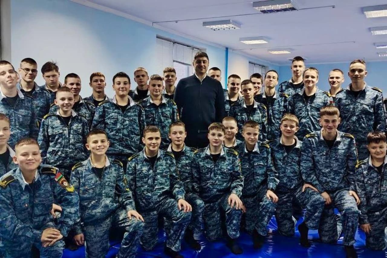 1.jfif В Могилевском лицее МВД состоялась встреча лицеистов с человеком, чья жизнь - яркий пример служения Родине, спорту и закону