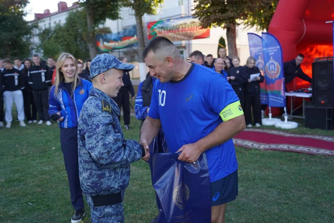 photo_5381941841680794050_y.jpg Выхаванцы Магілёўскага ліцэя МУС сталі гледачамі захапляльнага таварыскага матча, які прайшоў у Магілёўскім інстытуце МУС.